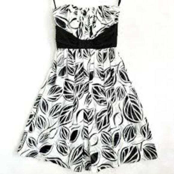 WHBM Knee Length Strapless dress with removeable adjustable straps Size 14  EUC - Picture 2 of 9